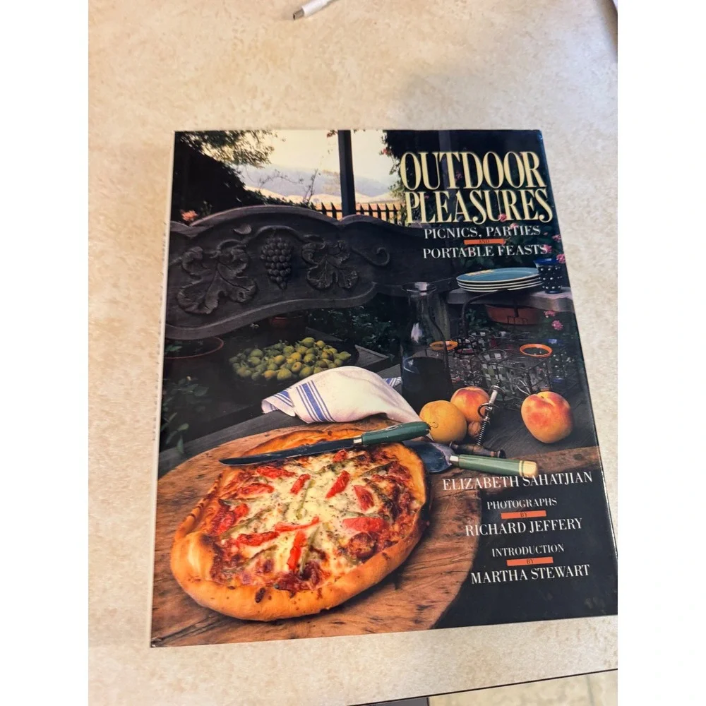 Outdoor Pleasures Martha Stewart Elizabeth Sahatjian 1985 First Edition Cookbook